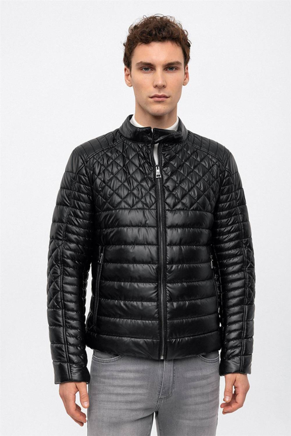 Siyah Dik Yaka Su İtici Rüzgar Geçirmez Şişme Mont