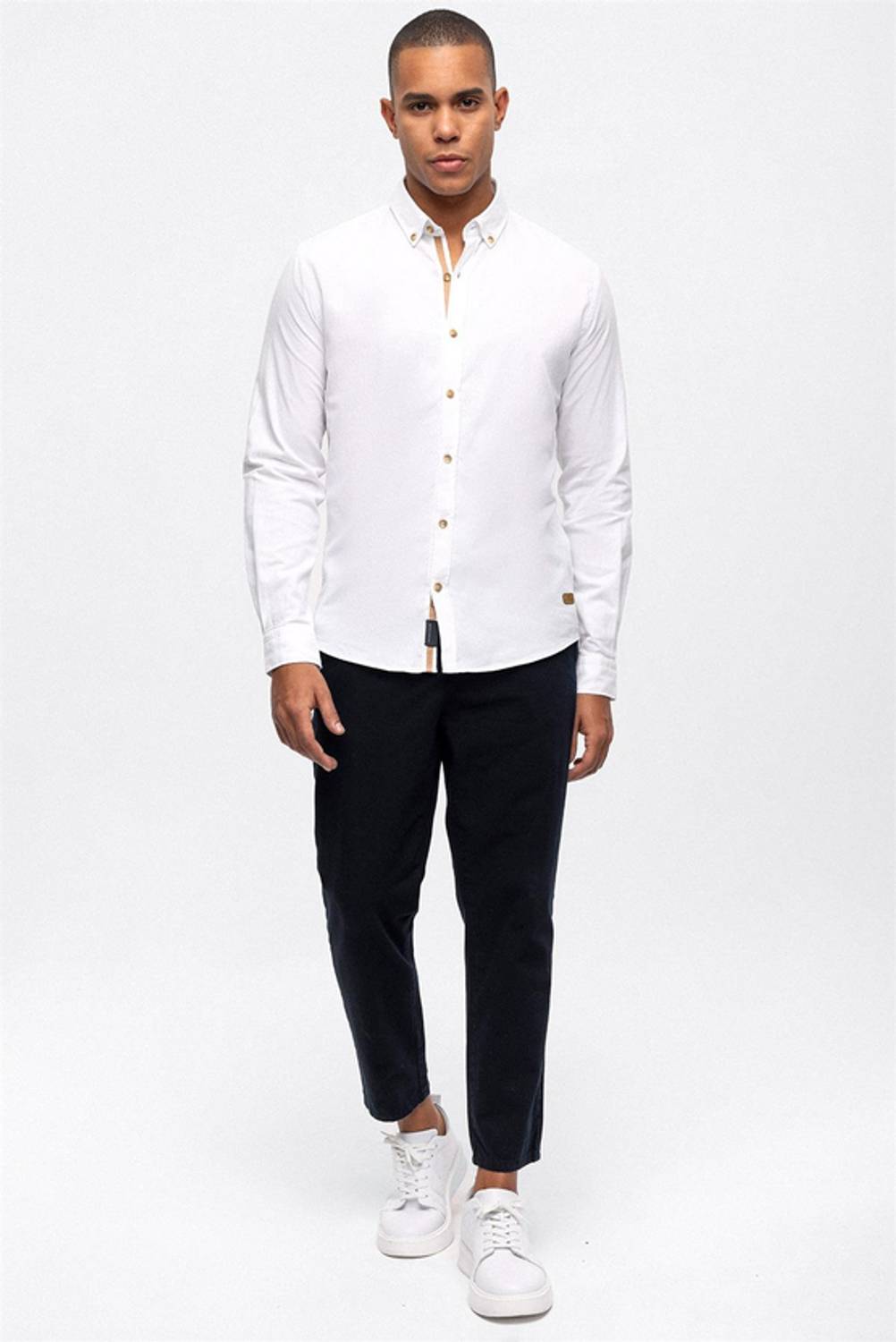 Beyaz Düğmeli Yaka Slim Fit Gömlek