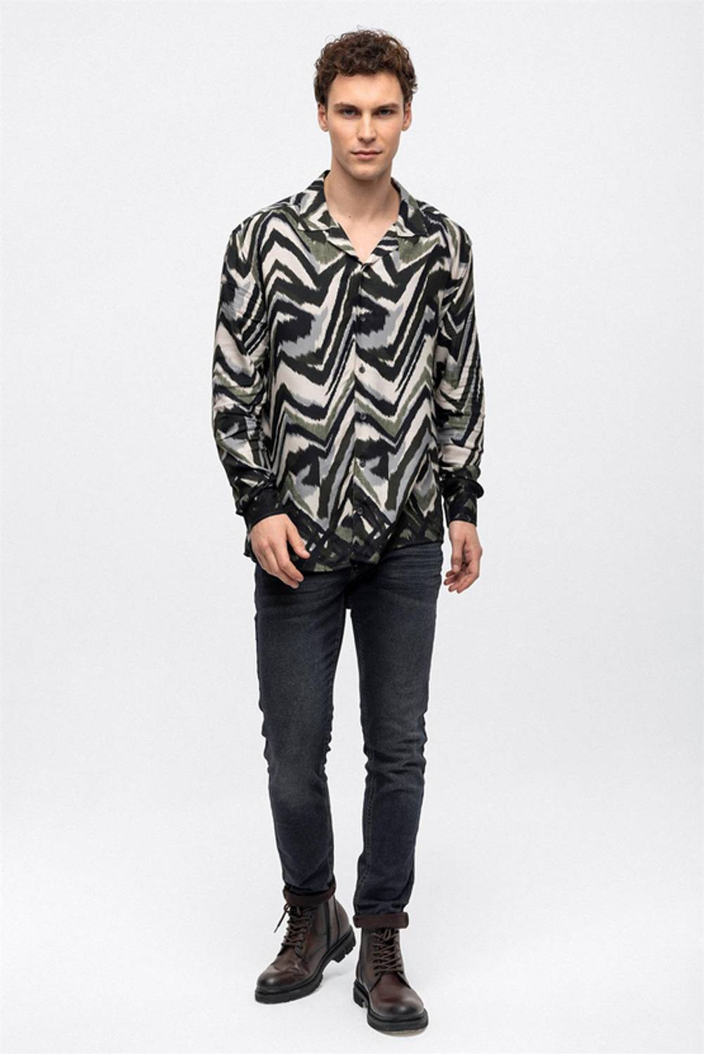 Haki Küba Yaka Baskı Desenli Loose Fit Gömlek