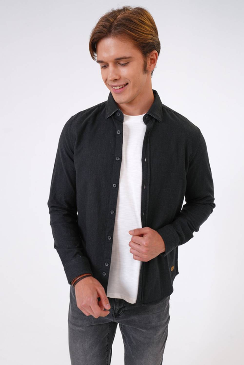 قميص دوكوما للرجال بأحجام متنوعة (S, M, L, XL) تصميم أنيق ومناسب لجميع المناسبات