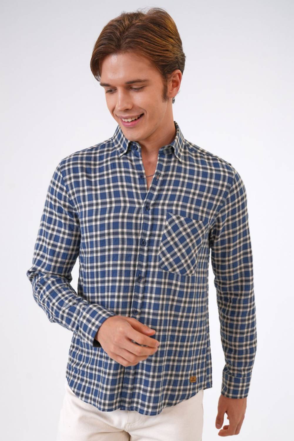 قميص دُكُمَة للرجال بأحجام متوفرة: S, M, L, XL