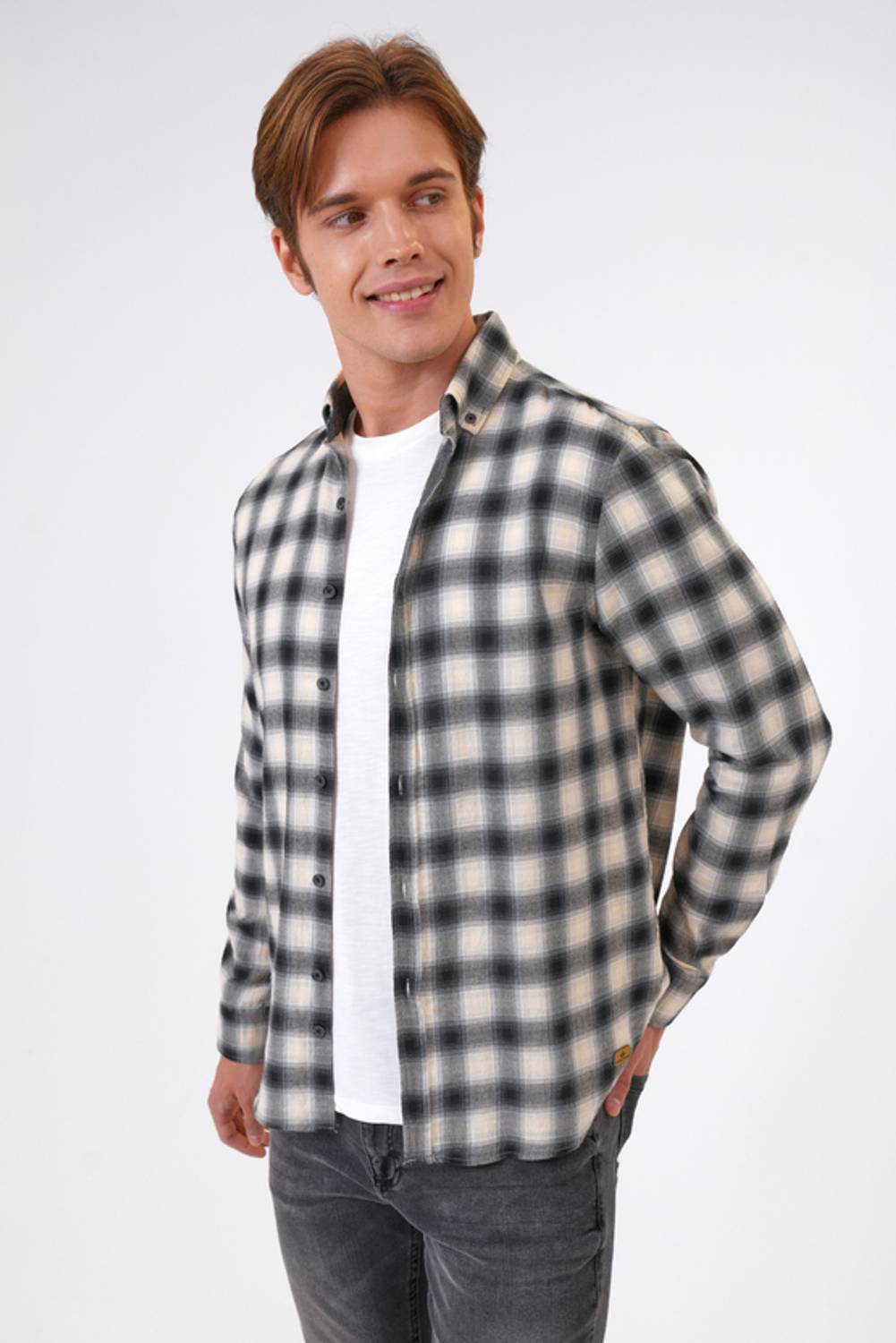 قمصان دُوكُومَا للرجال بأحجام متنوعة (S, M, L, XL) تصميم أنيق ومثالي للملابس اليومية