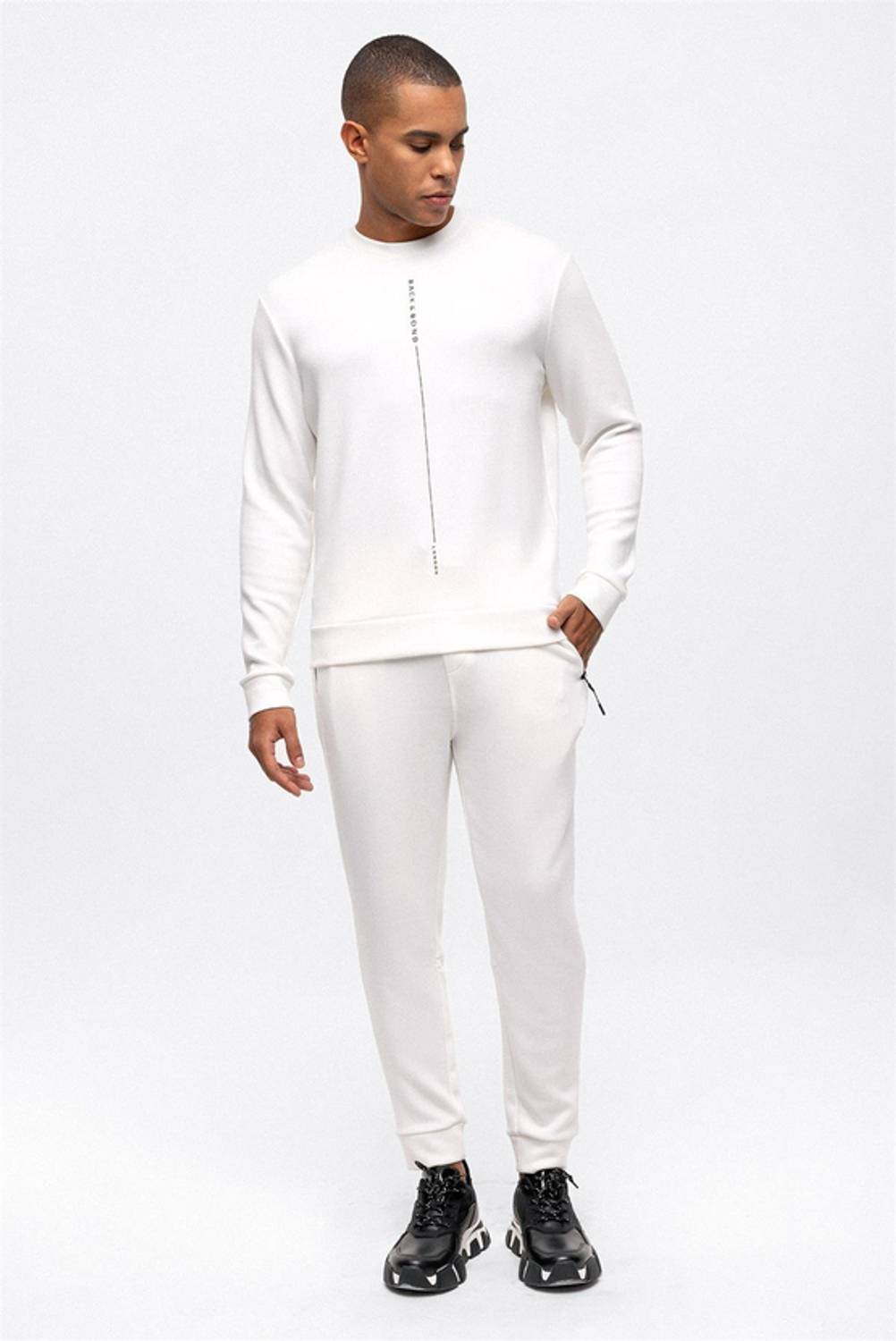 Beyaz Regular Fit Bisiklet Yaka Sweatshirt