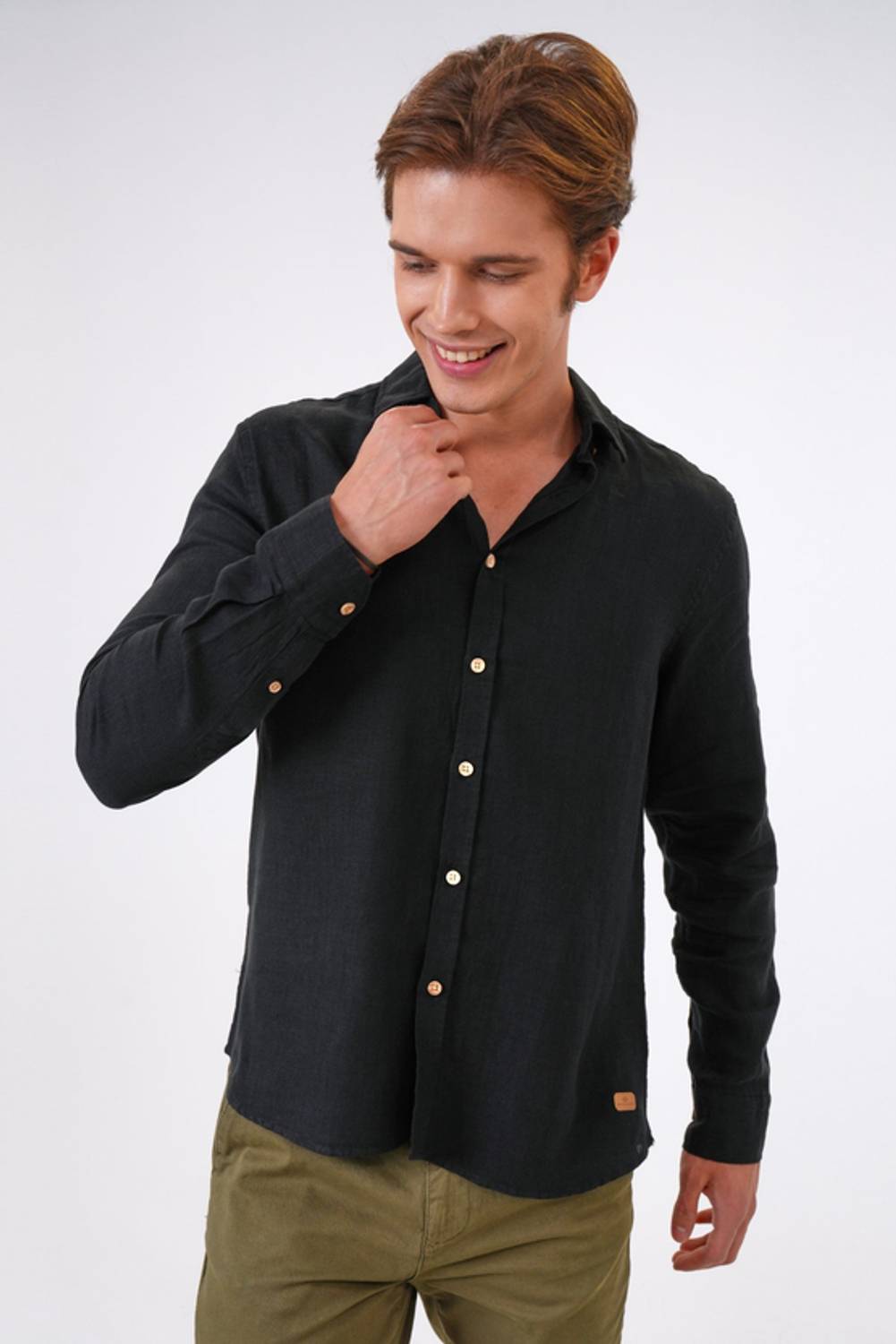 قميص عادي الياقة بتصميم مميز للرجال، متوفر بأحجام متنوعة S، M، L، XL، وXXL