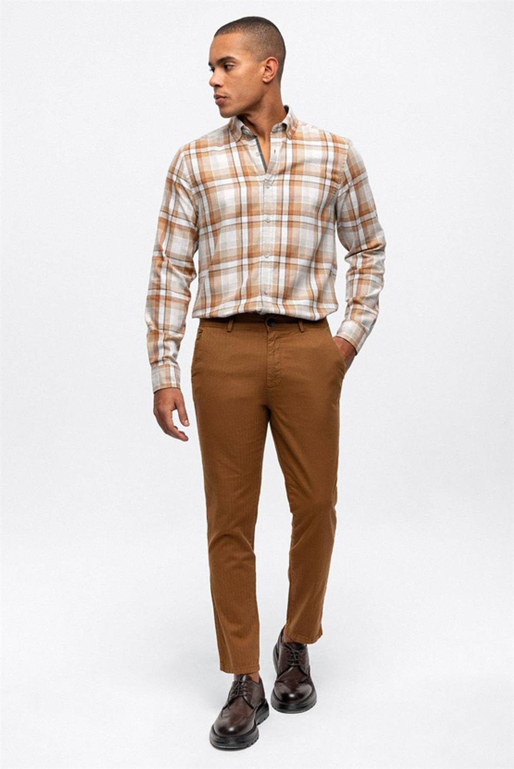 Темно-коричневые брюки чино Slim Fit, 75% хлопок, 23% лен, 2% эластан, размеры 31-36, местное производство