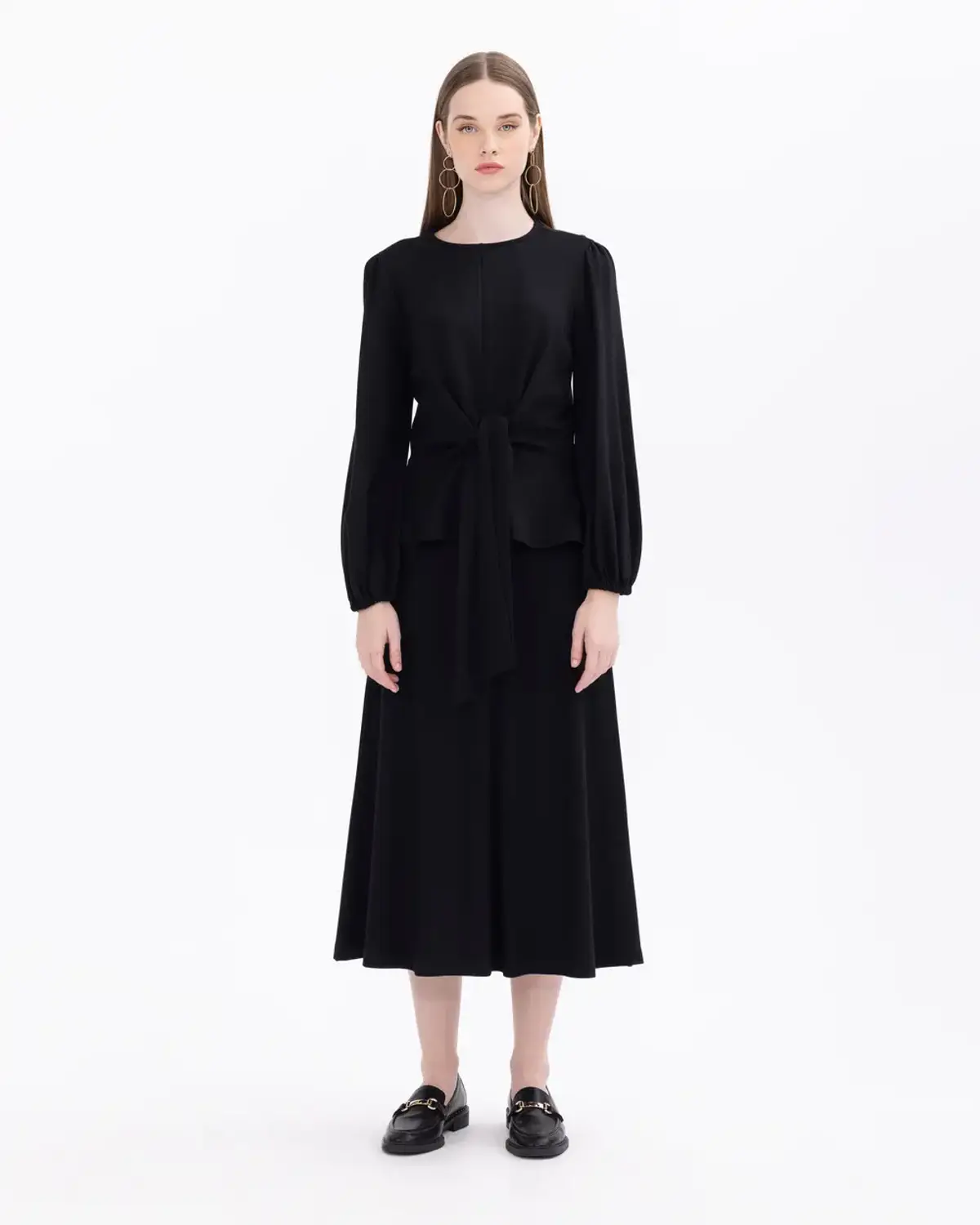 Міді спідниця з трикотажної тканини в кльоші, чорного кольору, зручна та елегантна, підходить для денної та вечірньої моди