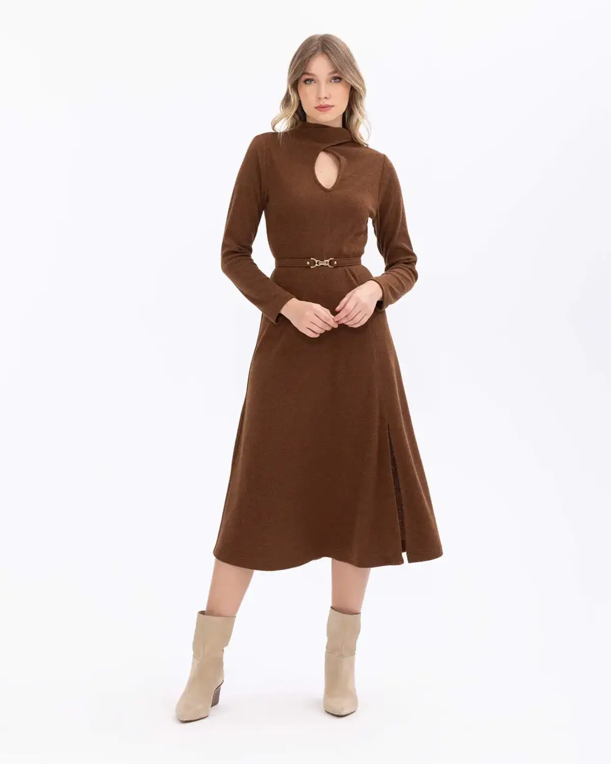 pencere detaylı kemerli midi boy örme elbise