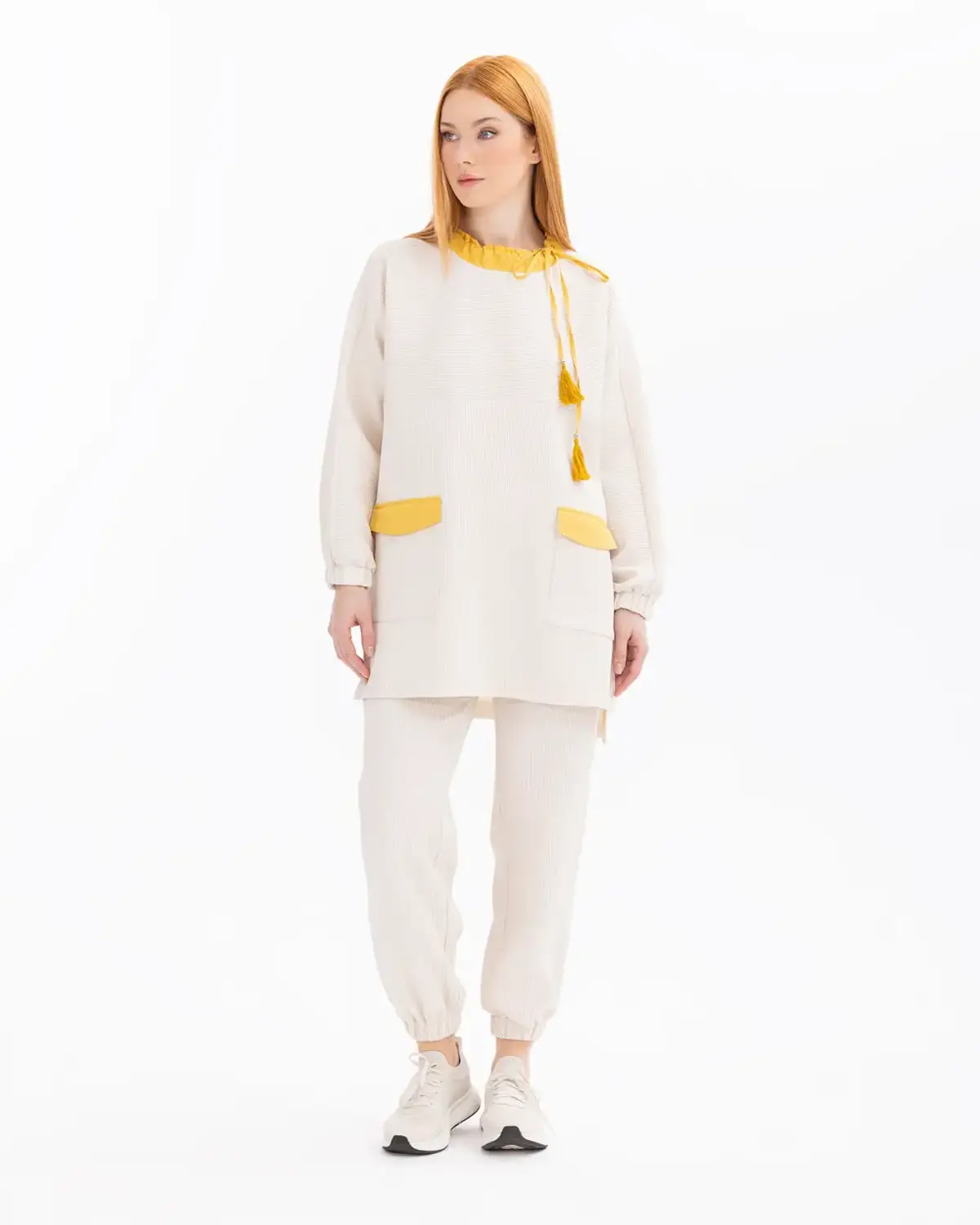 بنطلون مريح بطول الكاحل بحزام مرن جيوب عملية لون كريمي