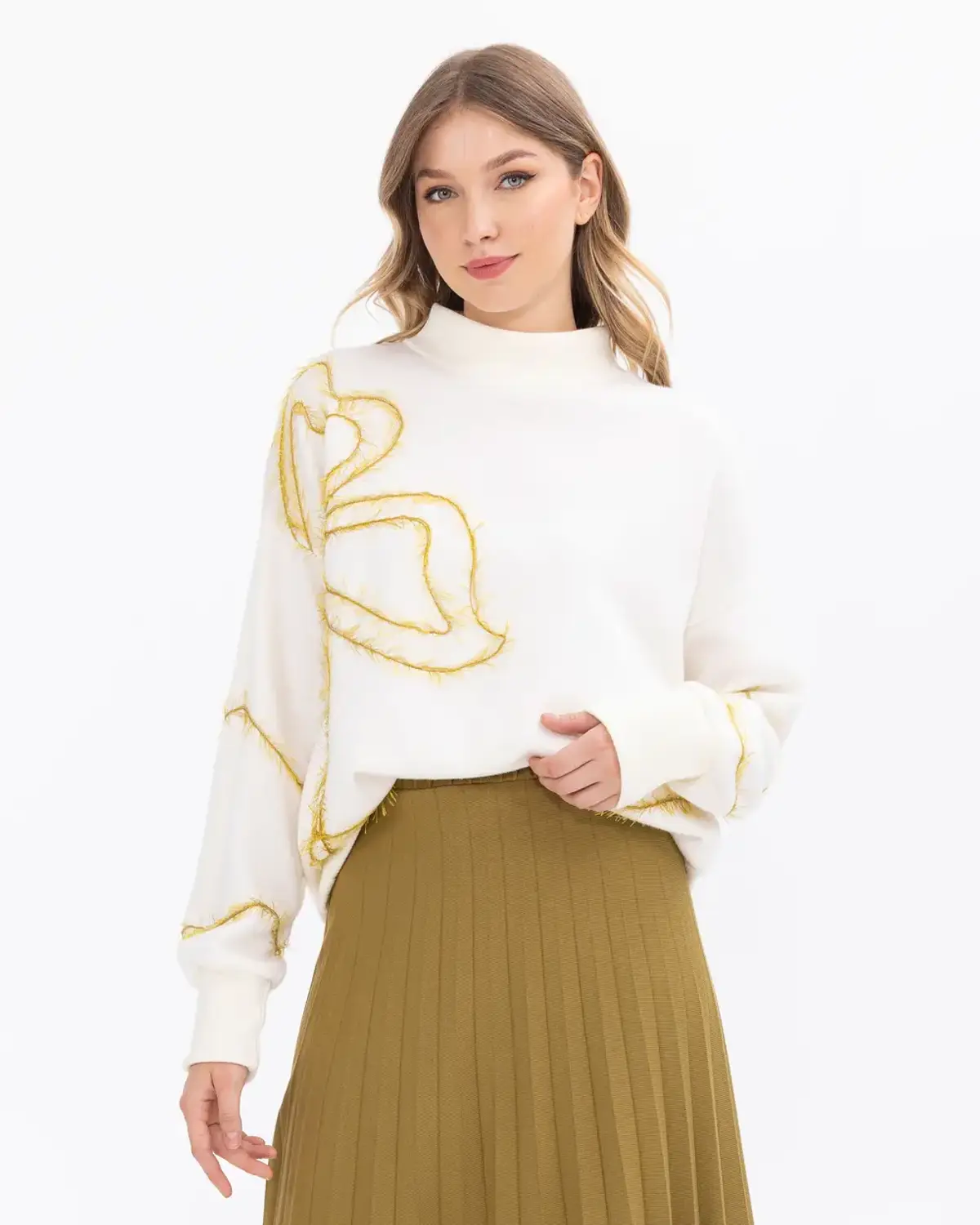 nakış detaylı yarım balıkçı yakalı örme kumaş bluz