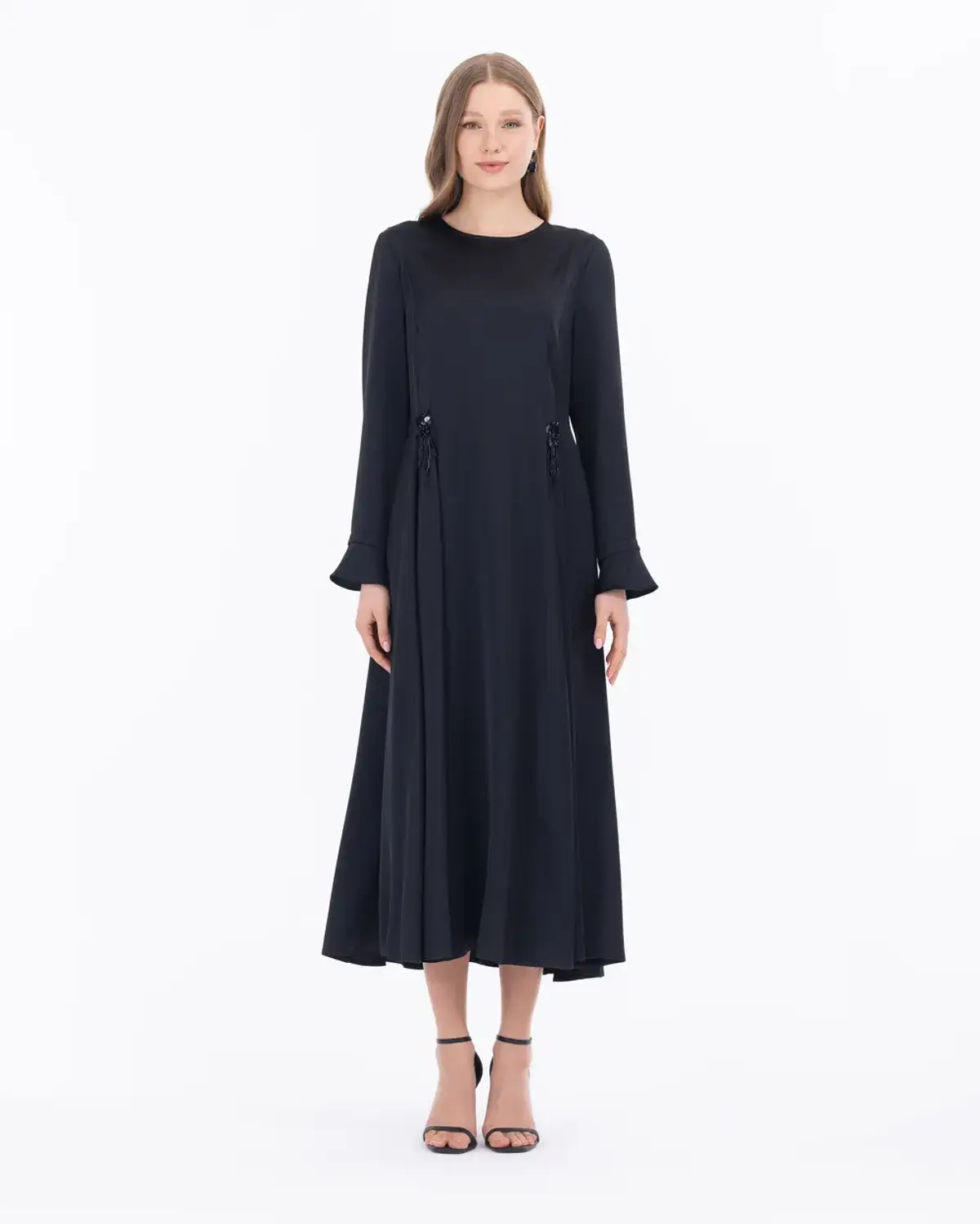 Элегантное платье с эффектом сатена и бисерной вышивкой, длинные рукава, v-образный вырез, черный цвет, идеальный выбор для особых мероприятий