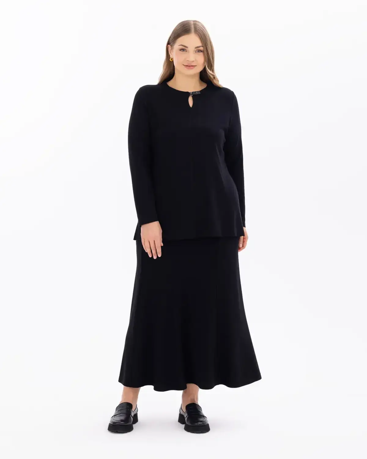 تنورة مريحة ذات خصر مرن ومقاس كبير بقطع مريحة، تصميم أنيق يناسب جميع الأجسام 