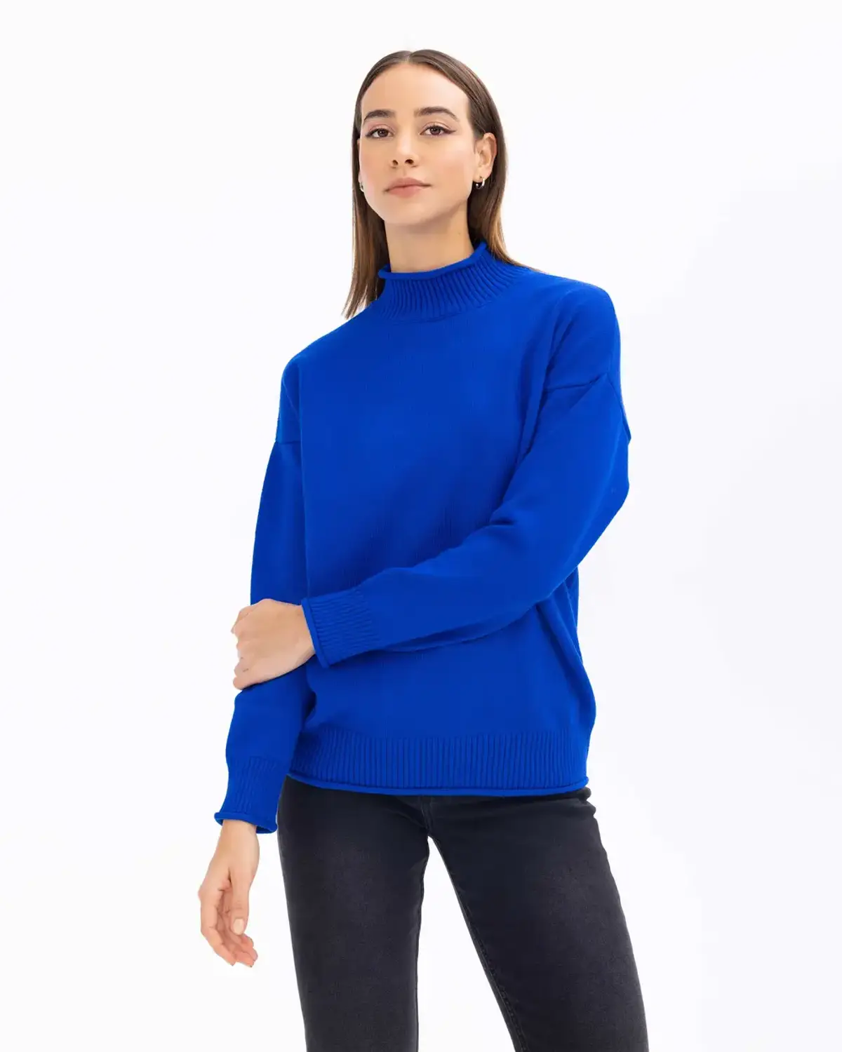 كSweater بتصميم نصف سمكة وقصّة مريحة بألوان مميزة وخامات عالية الجودة