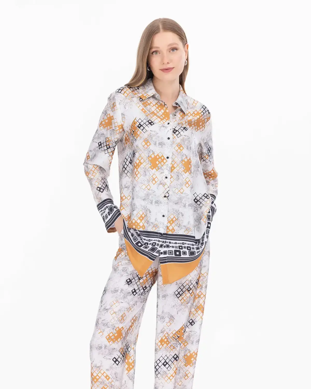 Кофта з принтом з сатину з коміром-сорочкою, елегантна та жіноча, для стильного і комфортного образу