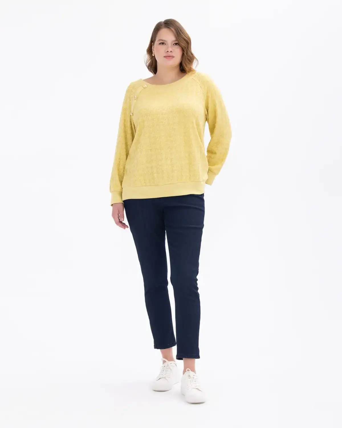 Блуза великого розміру з гудзиками та візерунком, комфортна та стильна, з м'якої пряжі, доступна в оливковому, екрю та чорному кольорах