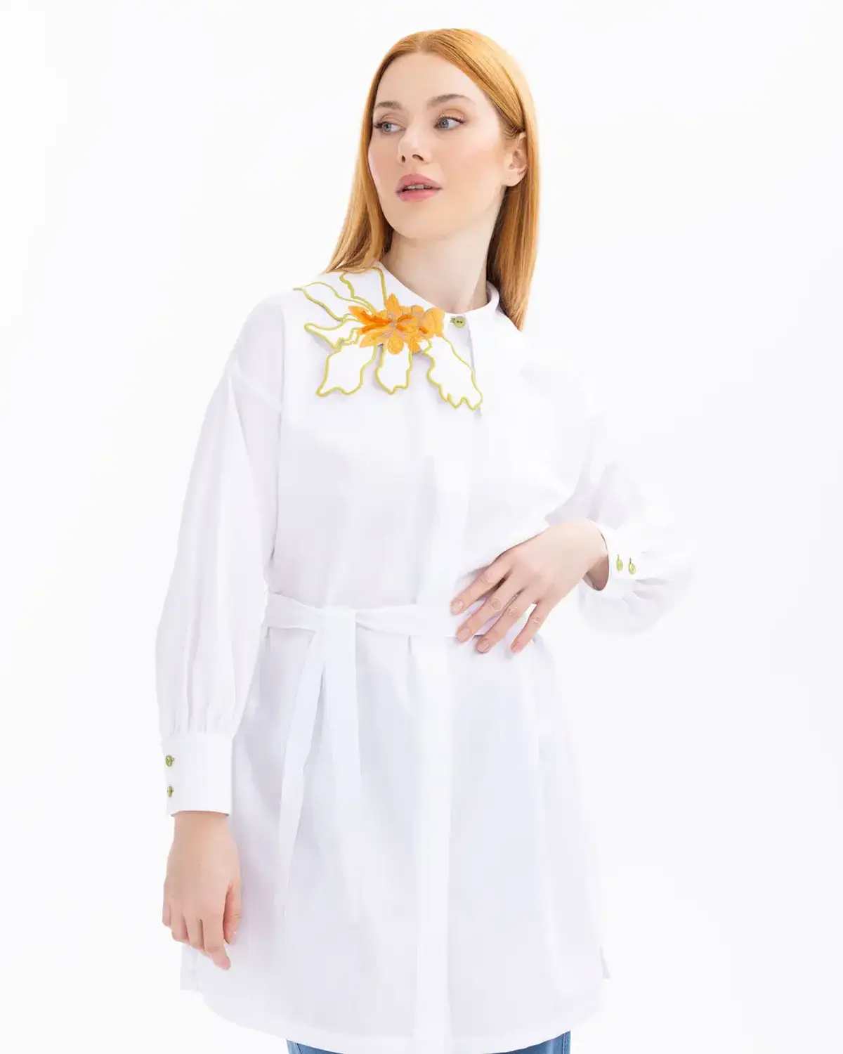 Рубашка-туніка с деталями на воротнике и поясом, стильная и современная, 100% хлопок, подходит для любого повода