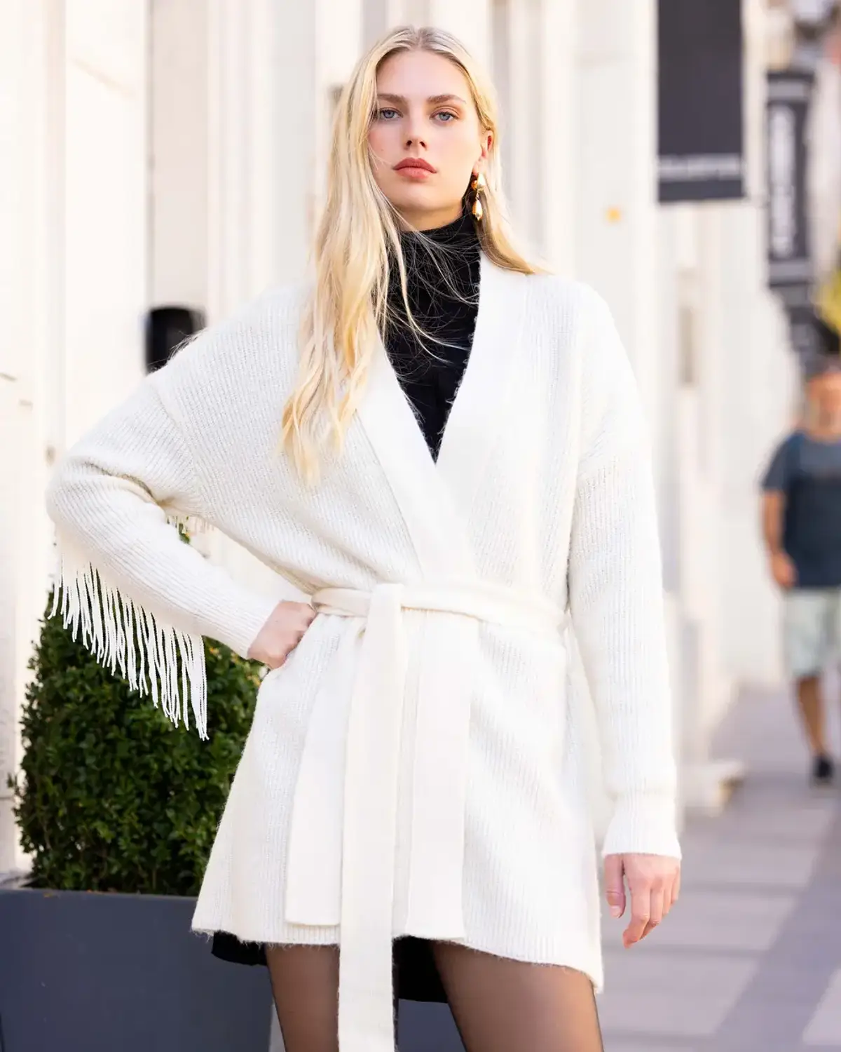 kuşaklı püskül detaylı triko hırka