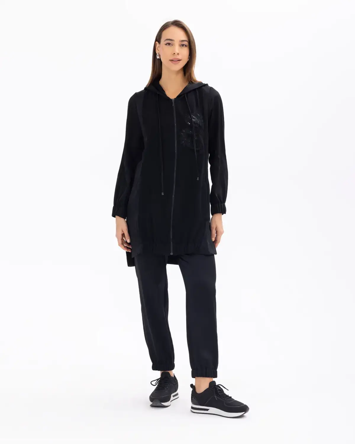 Эластичные брюки с carrot-кроем и тканью, 100% полиэстер, идеально подходят для стильного и комфортного повседневного образа