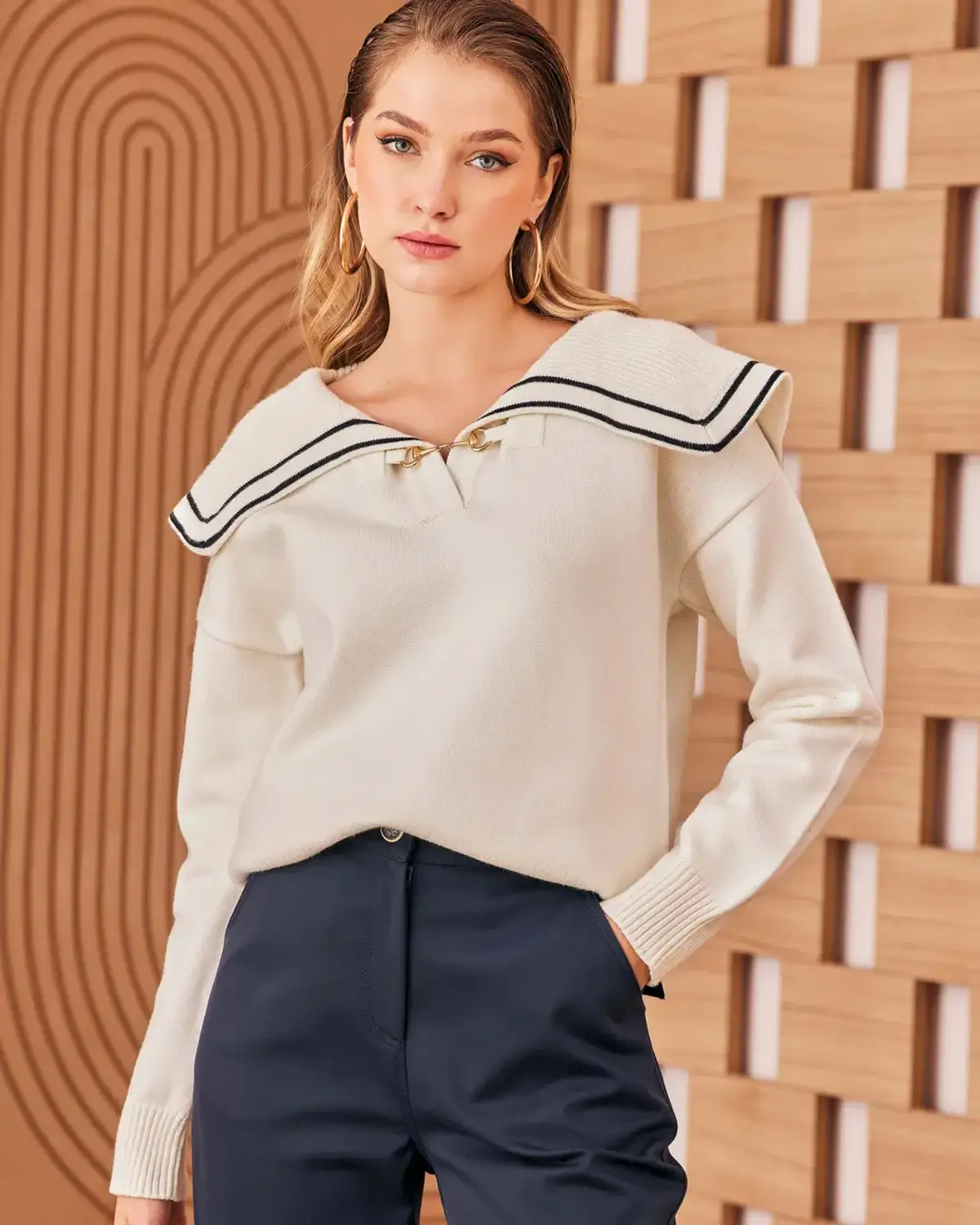 yaka detaylı aksesuarlı bel boy triko