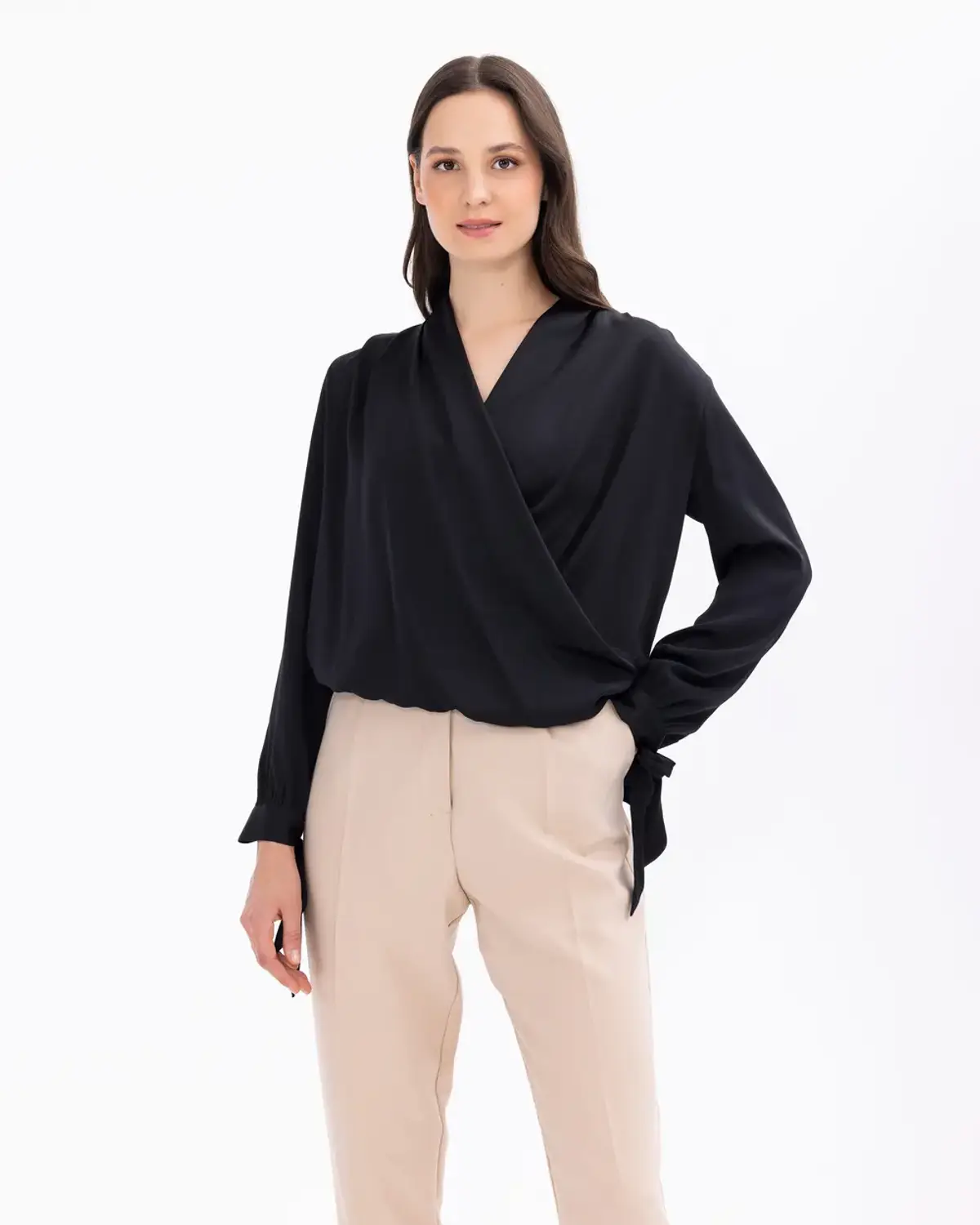 kruvaze yakalı kolu bağlamalı uzun kollu gömlek