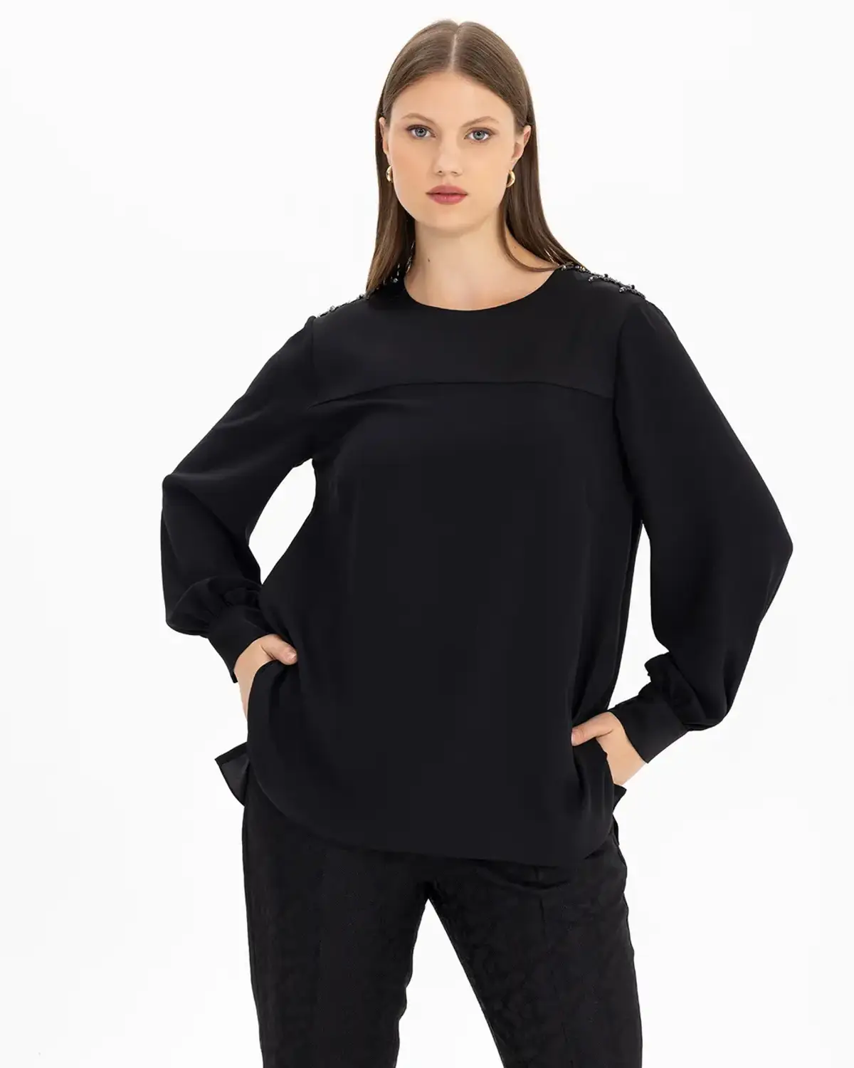 Блуза з деталями на плечах великого розміру, чорна та фуксія, з довгим рукавом, стразами, з 100% поліестеру, ідеальна для стильних комбінацій