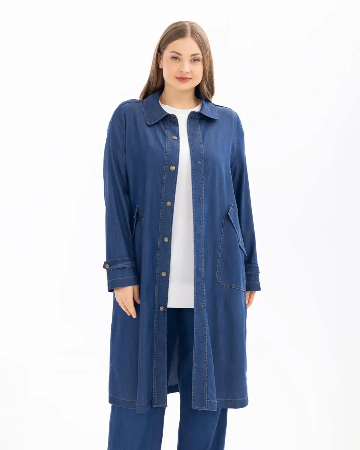 Жіночий джинсовий жакет великого розміру з кишенями, зручний та практичний, ідеальний для повсякденного носіння, доступний в темно-синьому кольорі