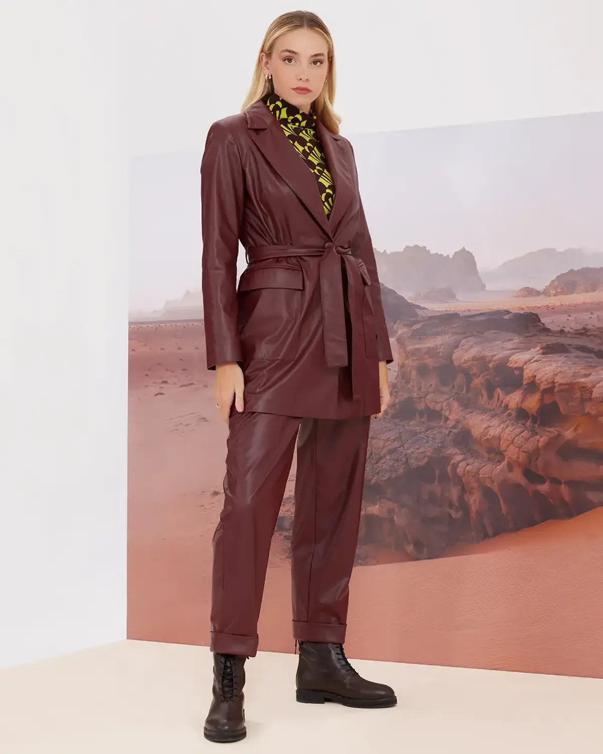 Штани з штучної шкіри з подвійними штанинами, укорочені, складками, стильні та комфортні, колір бордо та чорний, розміри 36-42