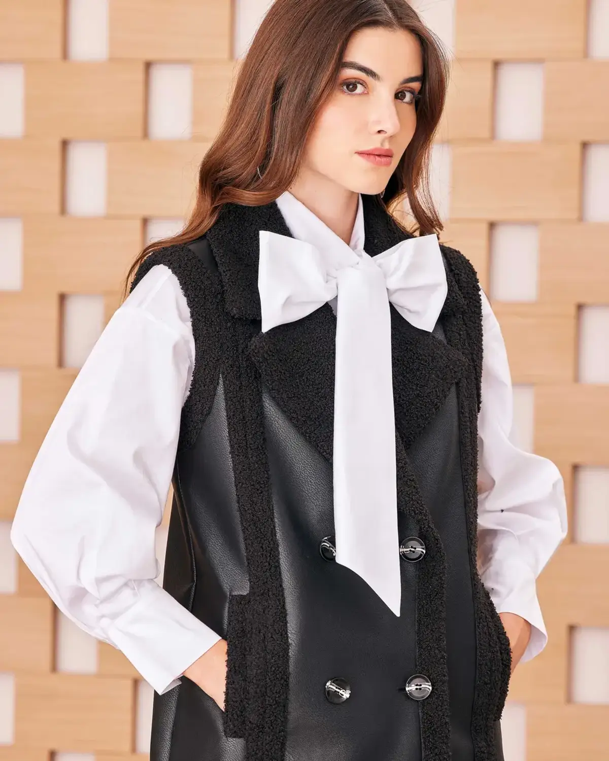 peluş detaylı suni deri cepli yelek