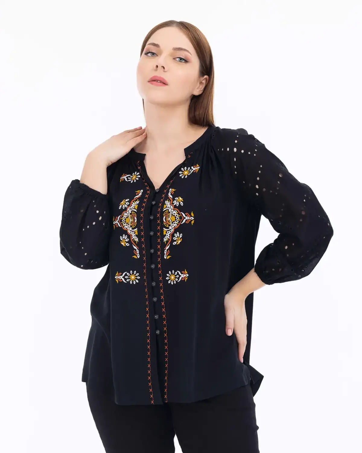 büyük beden i̇şlemeli v yaka bluz