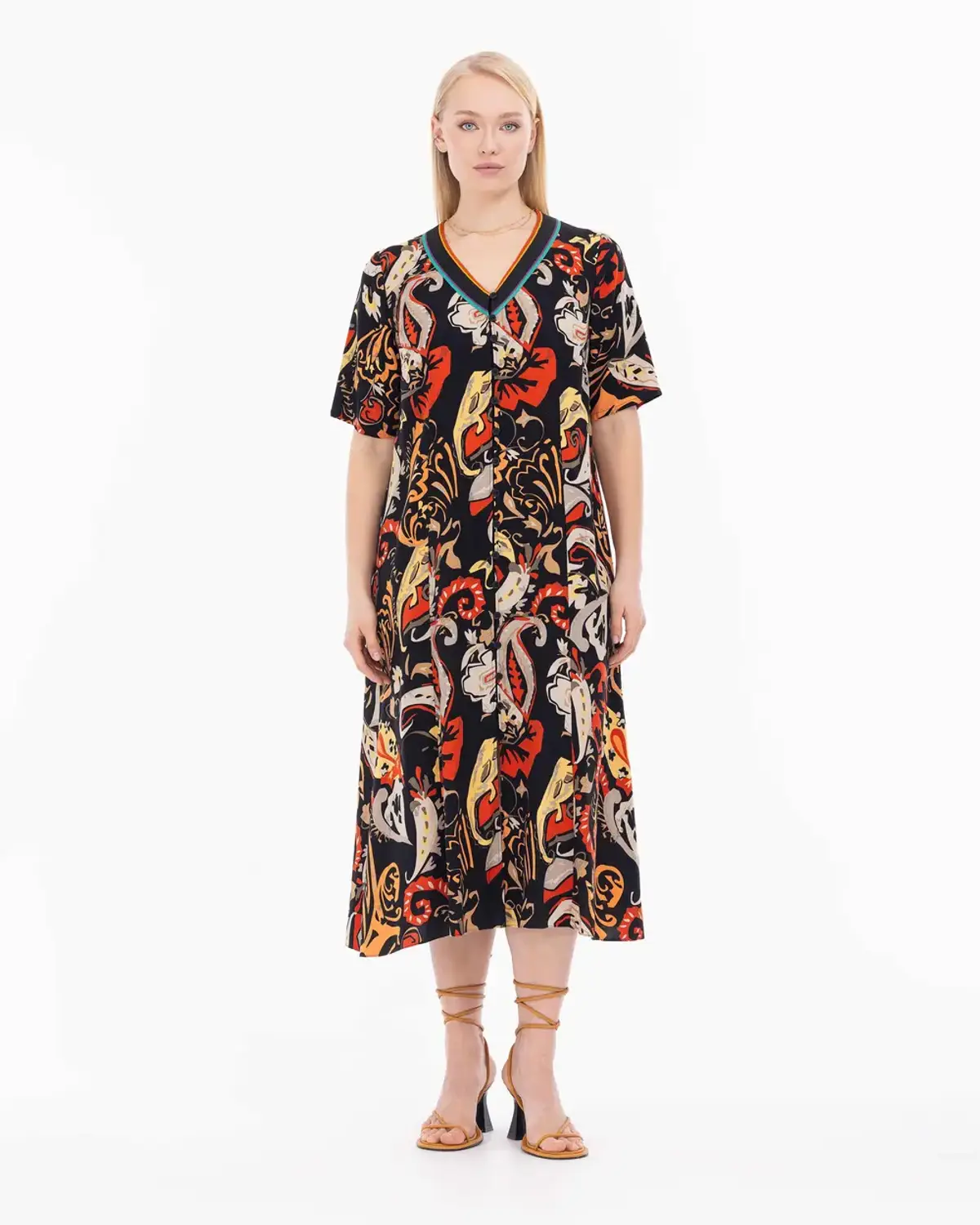 Платье большого размера с узором и V-образным вырезом для стильных образов