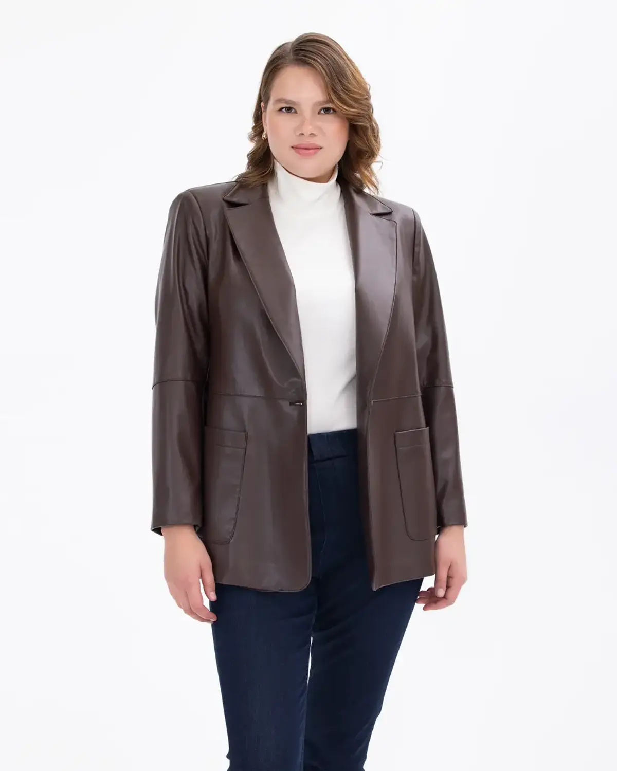 Жіноча велика розмірна куртка з кишенями з штучної шкіри бордового та коричневого кольору