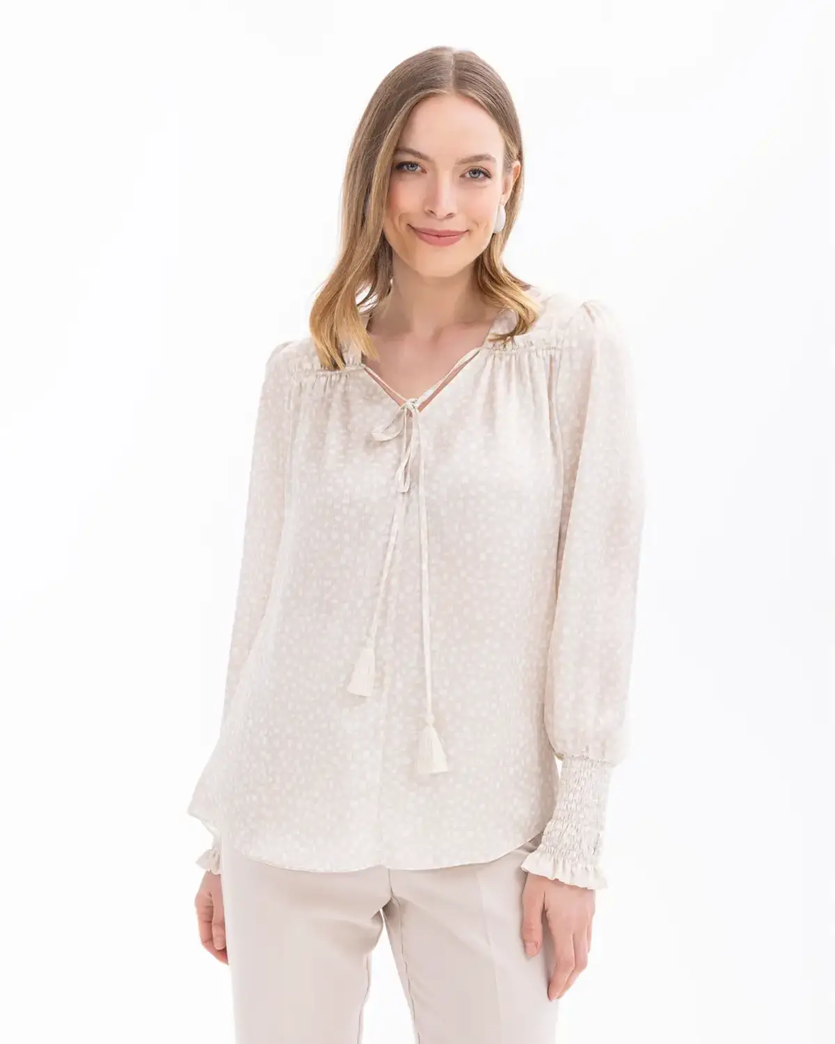 puantiye desenli kolu büzgülü bluz