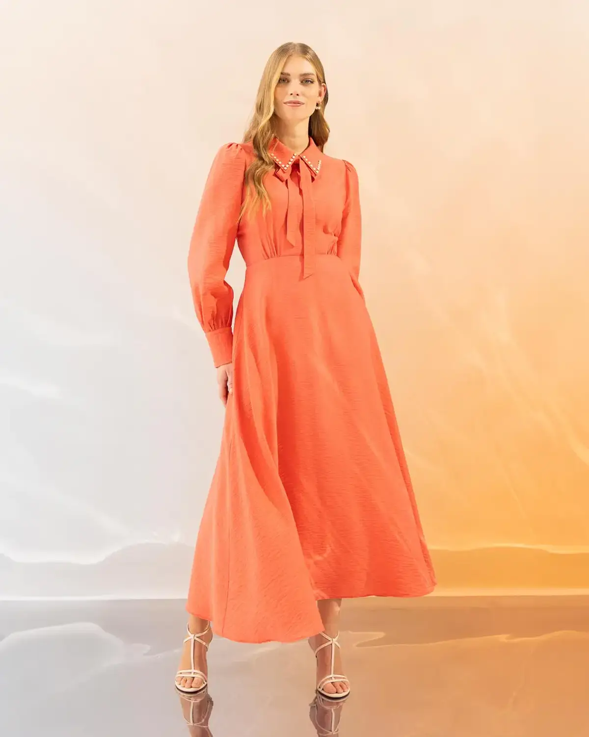 gömlek yaka boncuk detaylı elbise