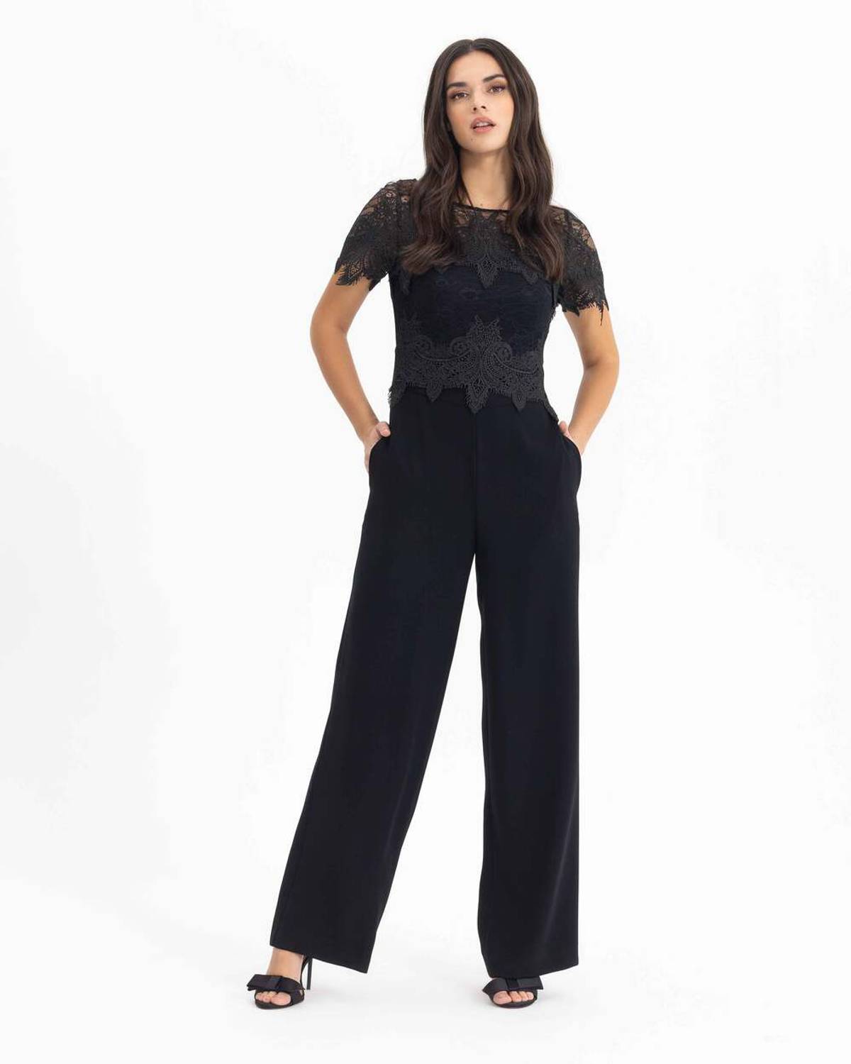 تولوم مزين بالدانتيل أنيق بمظهر رومانسي بلون أسود مقاس 38 مناسب للمناسبات الراقية