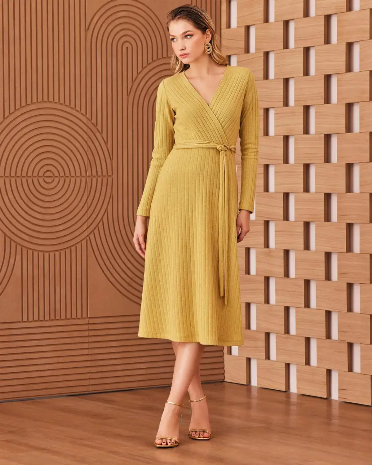 kruvaze yaka kuşaklı midi boy elbise