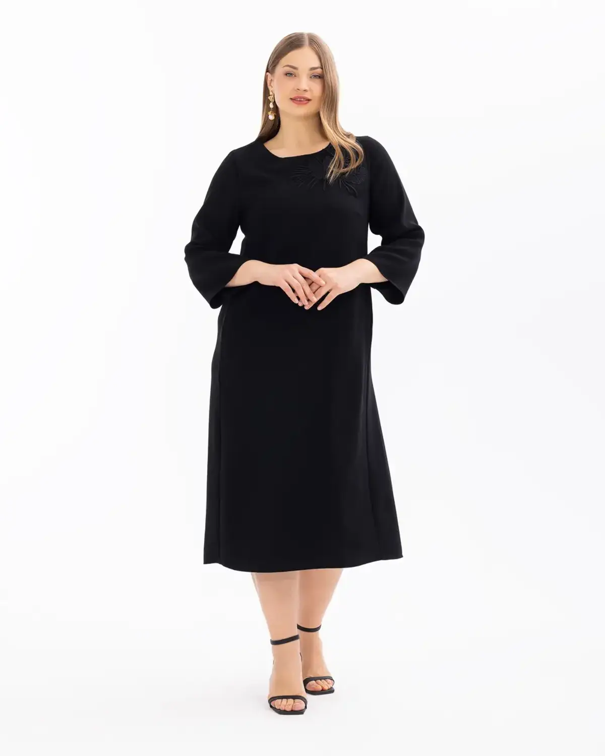 Платье большого размера с трюкарами, миди длины, идеально для особых случаев и повседневного использования, черного цвета, стильный и элегантный дизайн