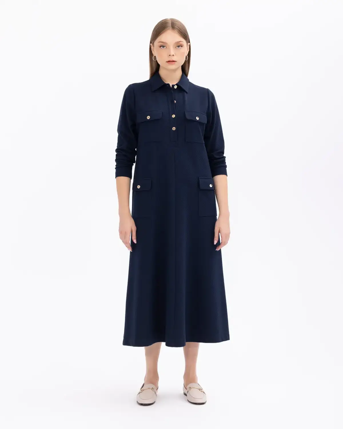 Сукня великого розміру з кишенями, кнопками та коміром- сорочкою, стильна та зручна для щоденного використання