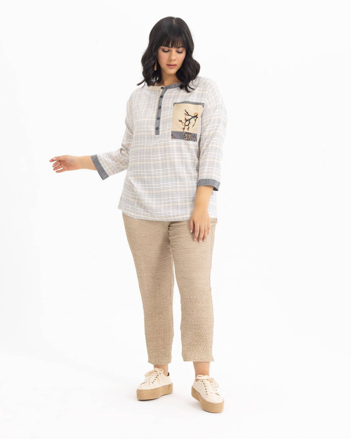 büyük beden nakış detaylı truvakar kollu bluz