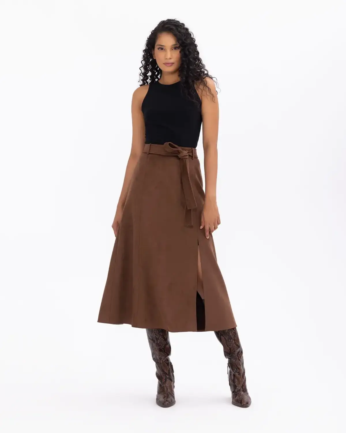 Сукня-спідниця міді з замшевої тканини з вирізами та поясом, стильна та зручна для щоденного та святкового використання