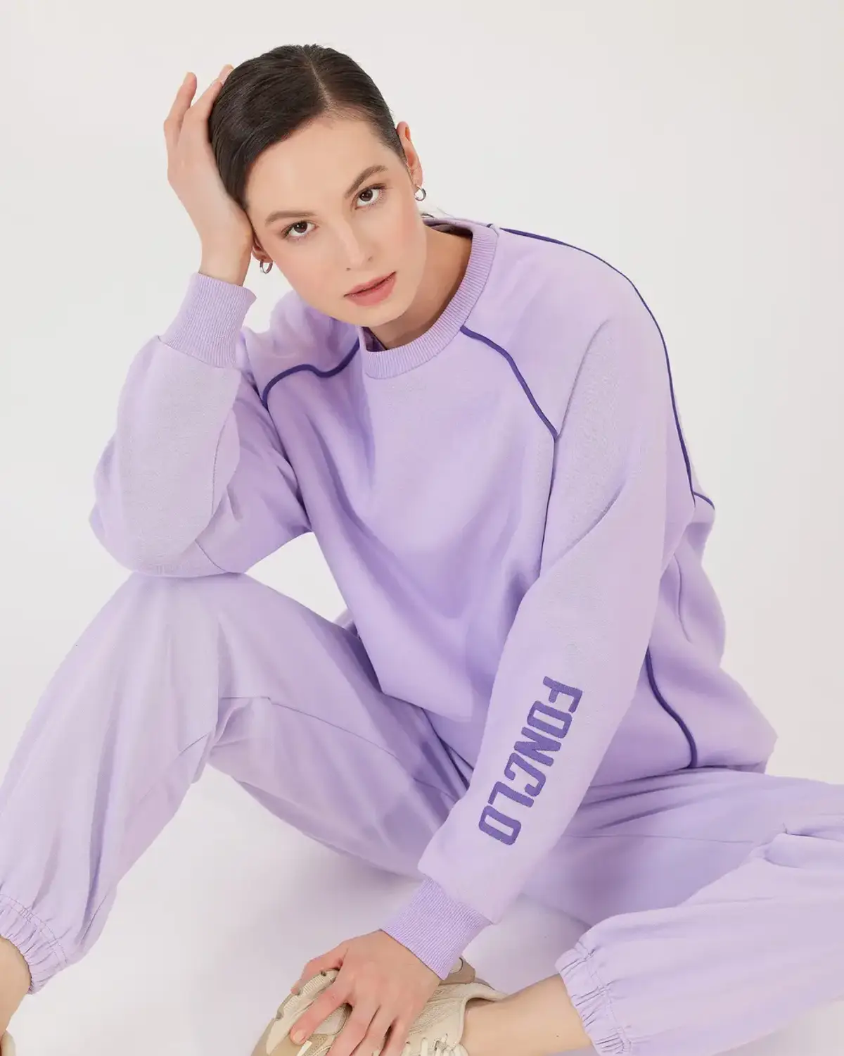 logo nakışlı bisiklet yaka sweatshirt