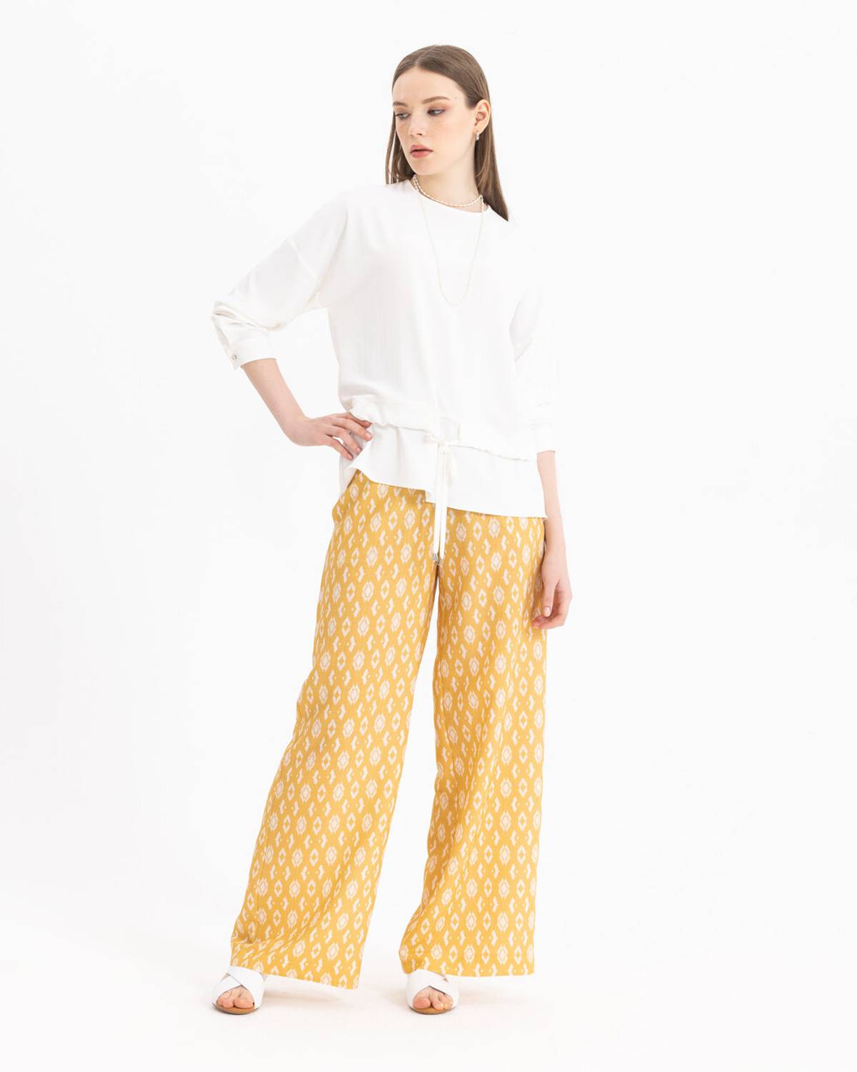 Patterned Comfortable Wide-Leg Trousers with Elastic Waist in Yellow for Stylish Summer Looks