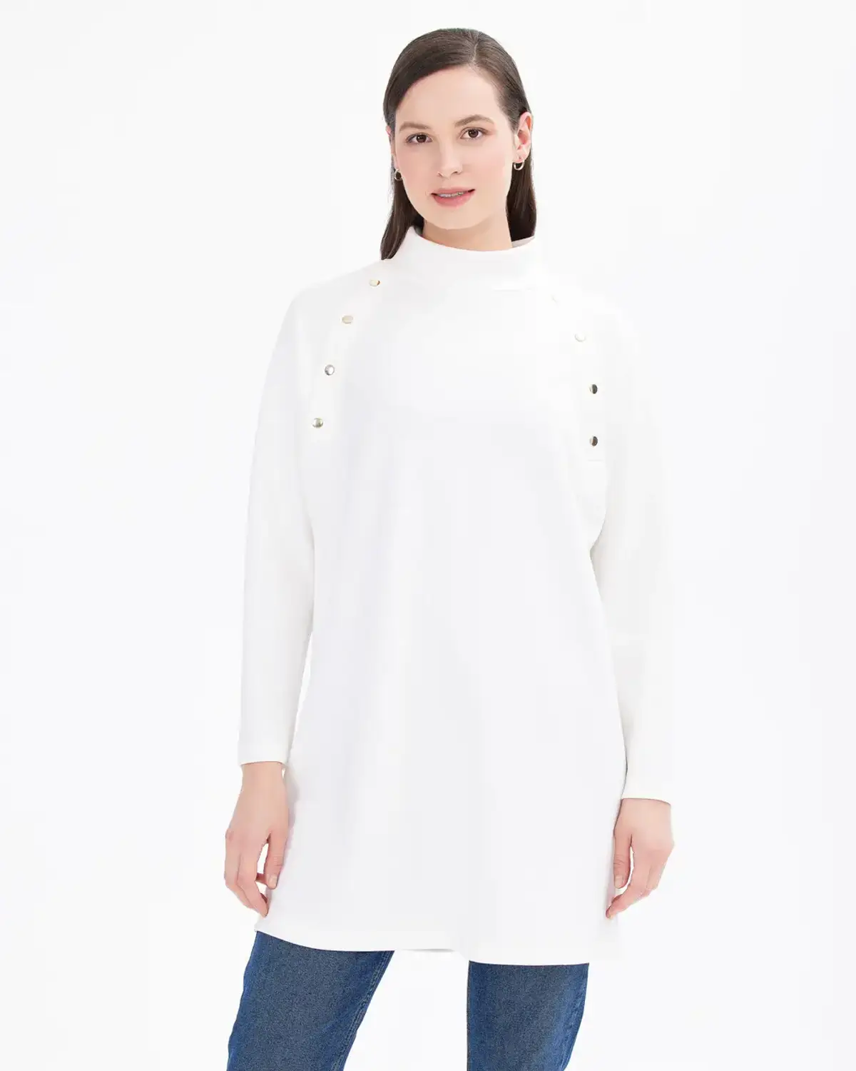 Светшот з гудзиковими деталями, напіввисокий комір, комфортний крій, м'яка тканина, доступний у розмірах S, M, L, XL та кольорах: екрю, чорний, зелений