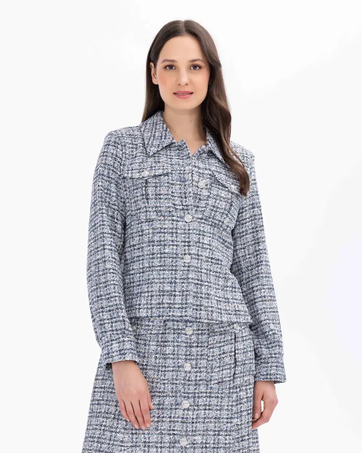 جاكيت توفيه مزود بأزرار وبجيب، تصميم عصري وكلاسيكي، مناسب للمناسبات الرسمية واليومية، يدافئ بفضل قماشه المميز