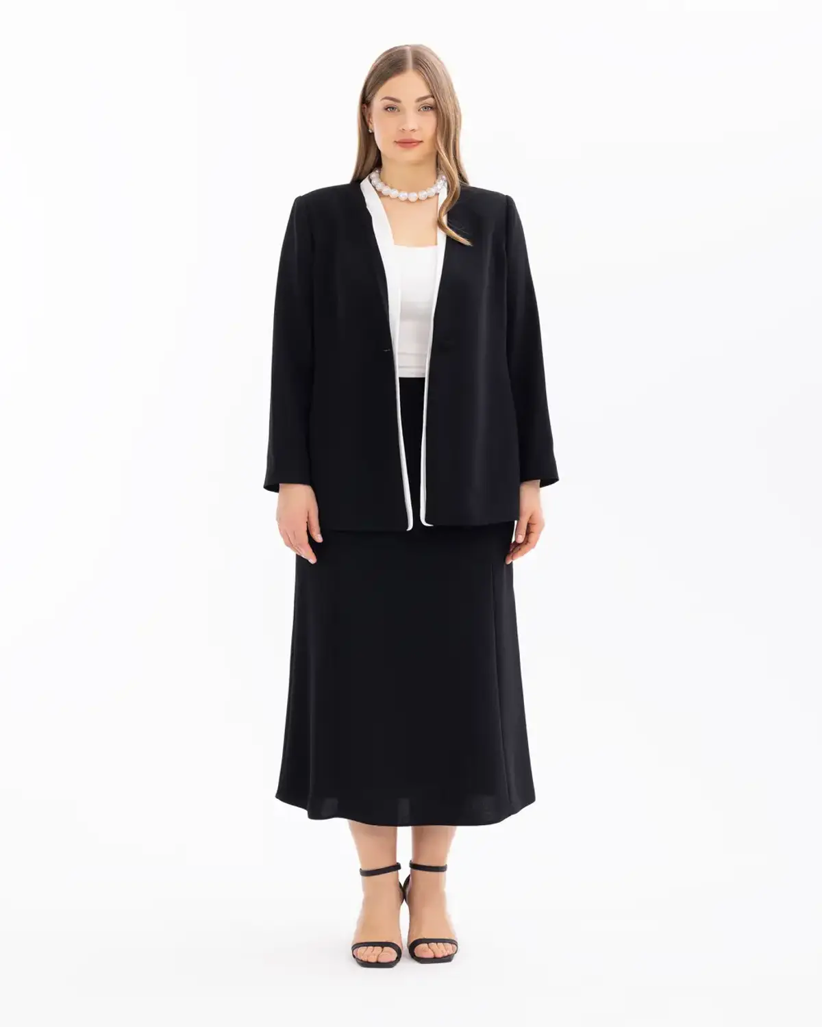 Жіноче розширене жакет з V-подібним вирізом, стильний та елегантний вибір для будь-якої пори року