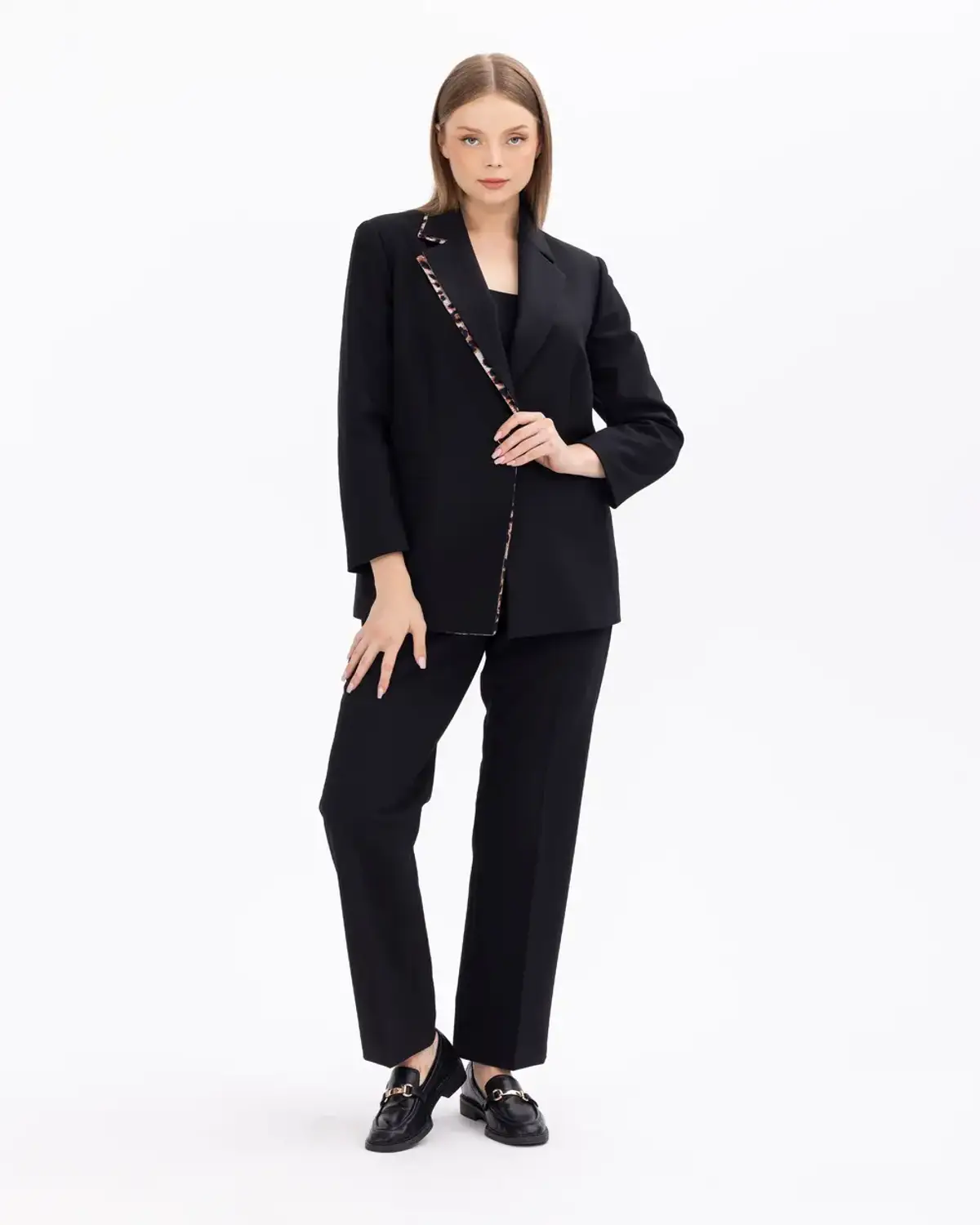 Plus Size Classic Fit Full-Length Trousers in Black, Comfortable and Elegant for Casual and Formal Occasions, with Pocket Details and Versatile Style