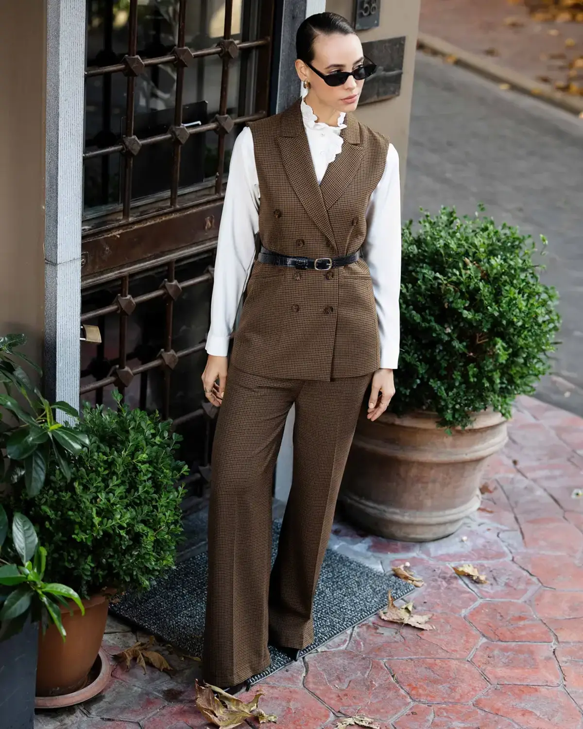 Houndstooth Print Wide Leg Trousers - Stylish and Comfortable with Button Pockets, Modern Fit, Ideal for Casual to Formal Occasions