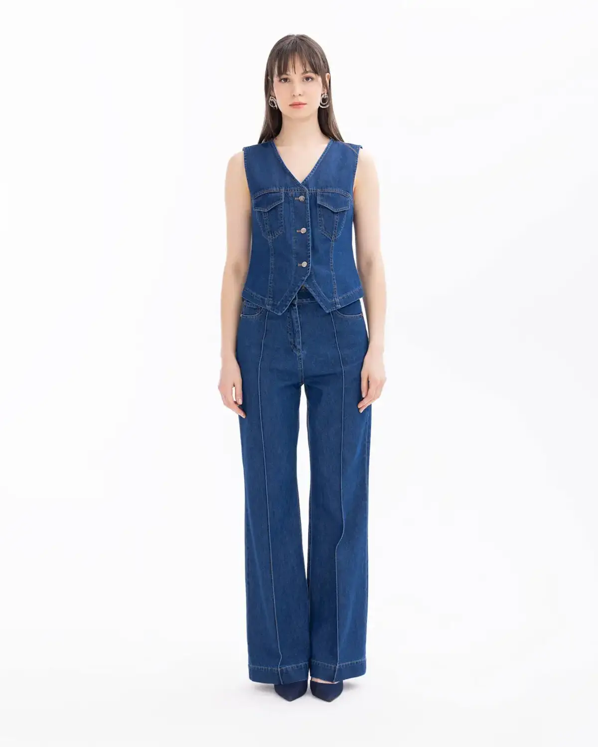 High-Waisted Pocketed Denim Trousers in Dark Blue for a Classic and Chic Look Ideal for Daily Wear and Special Occasions