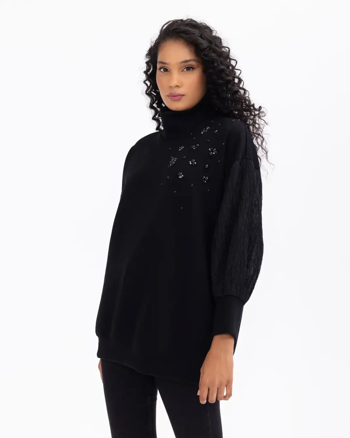 Женский свитшот с высоким воротником и бусинами, стильный и теплый, идеален для холодной погоды, свободный крой для комфорта и моды