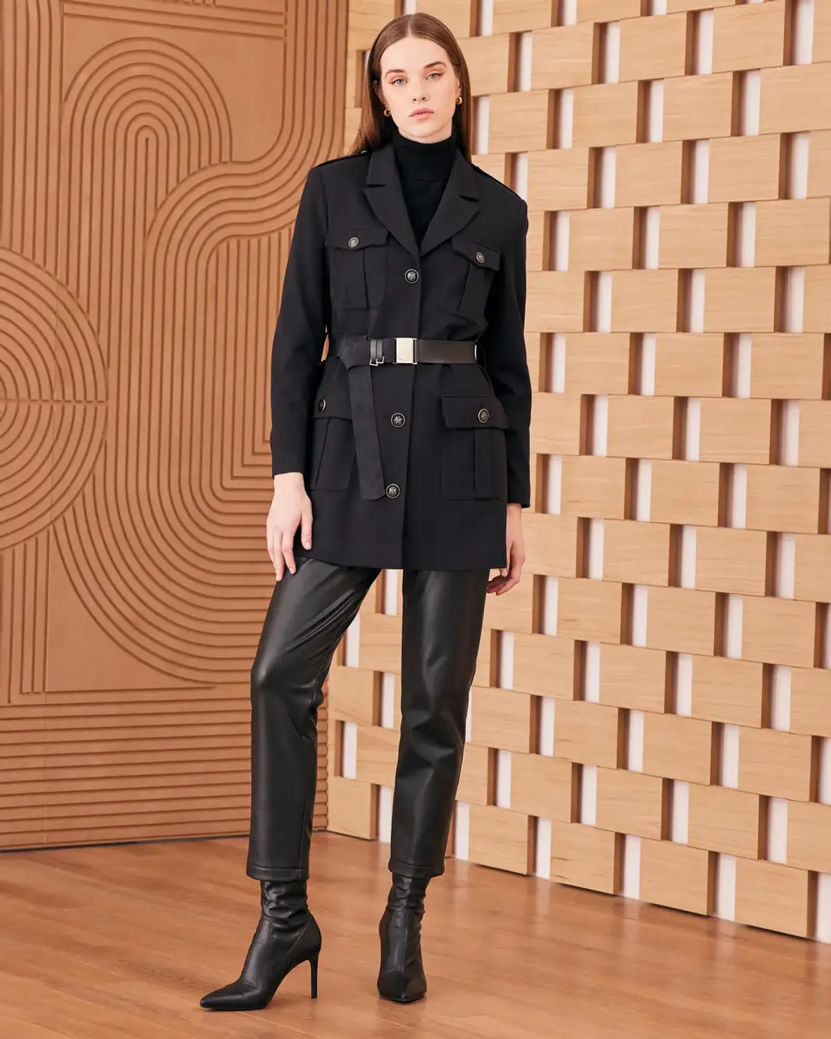 Skinny Fit Pocket Detail Faux Leather Pants in Black