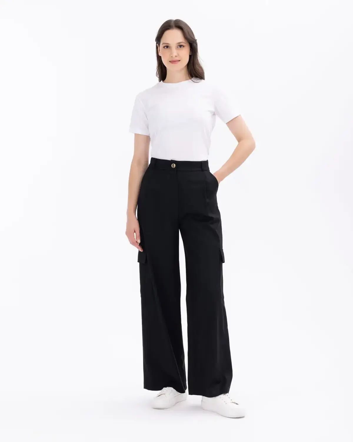 Detailed Pocket Wide-Leg Trousers for a Comfortable and Stylish Look with Cargo Pockets Available in Black and Beige in Sizes 36-42