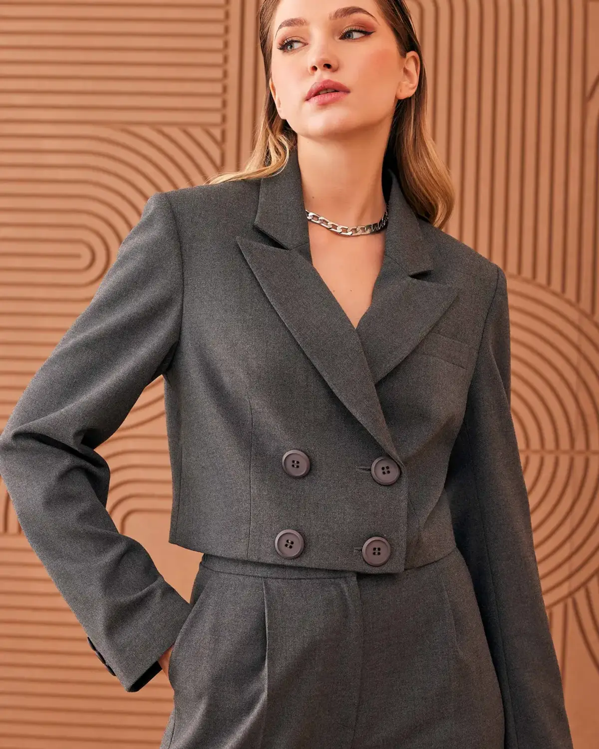 düğme detaylı astarlı crop kesim ceket